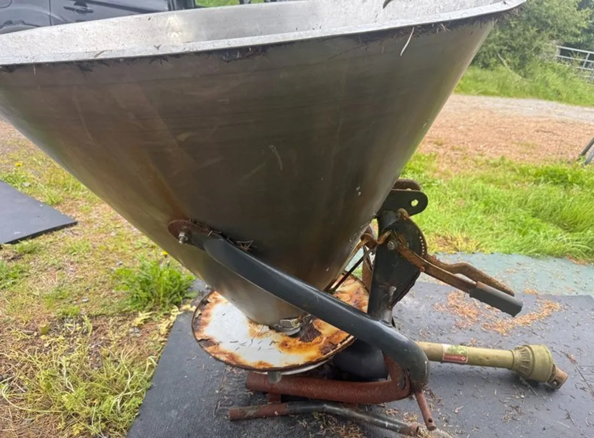 Stainless Steel fertiliser spreader - Image 4