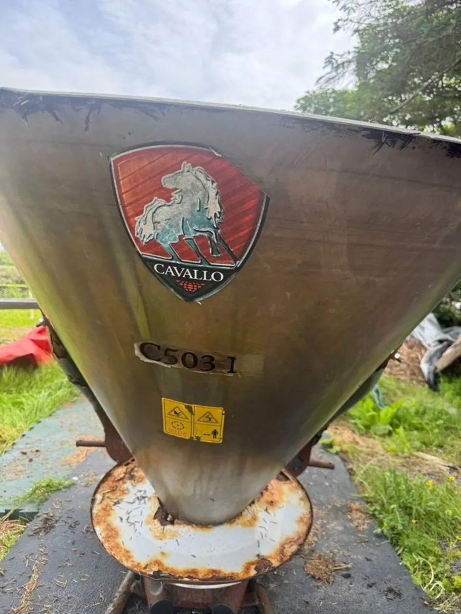 Stainless Steel fertiliser spreader - Image 1