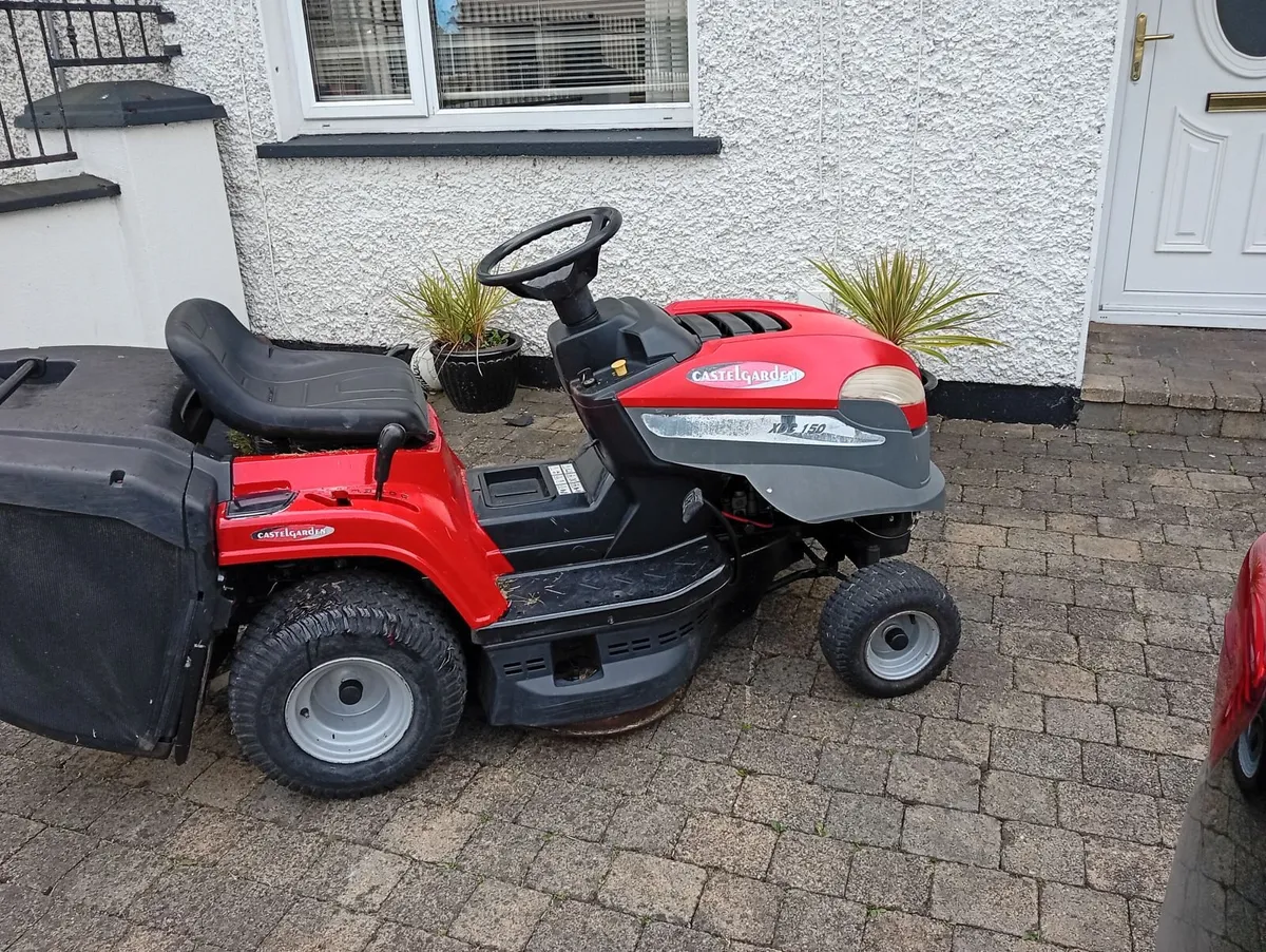 Castlegarden ride on lawnmower - Image 1
