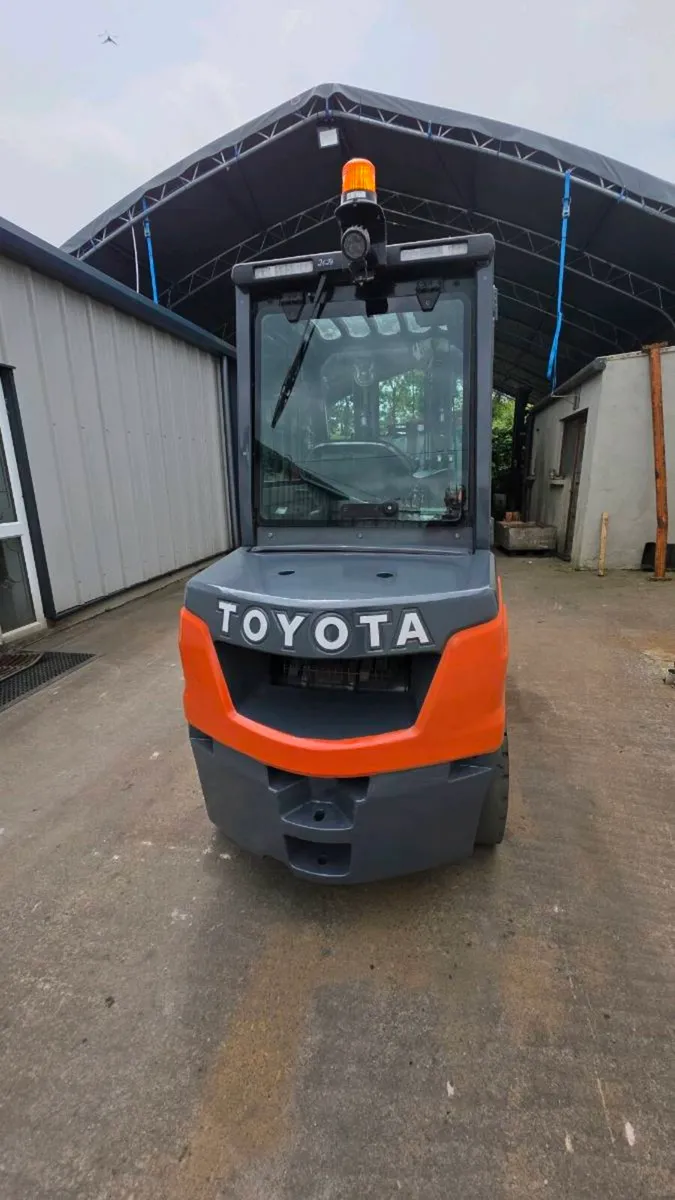 Toyota 3 tonne diesel forklift - Image 3