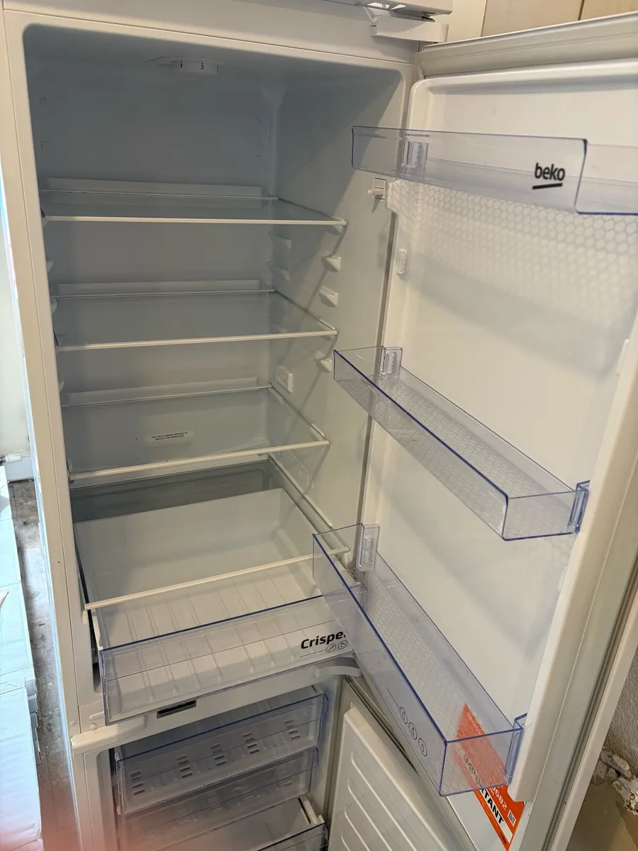 Beko integrated fridge freezer, like new - Image 1