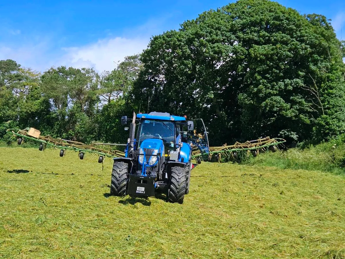 HAY ..covering lenster .35 acers a hour 👌👌 - Image 1