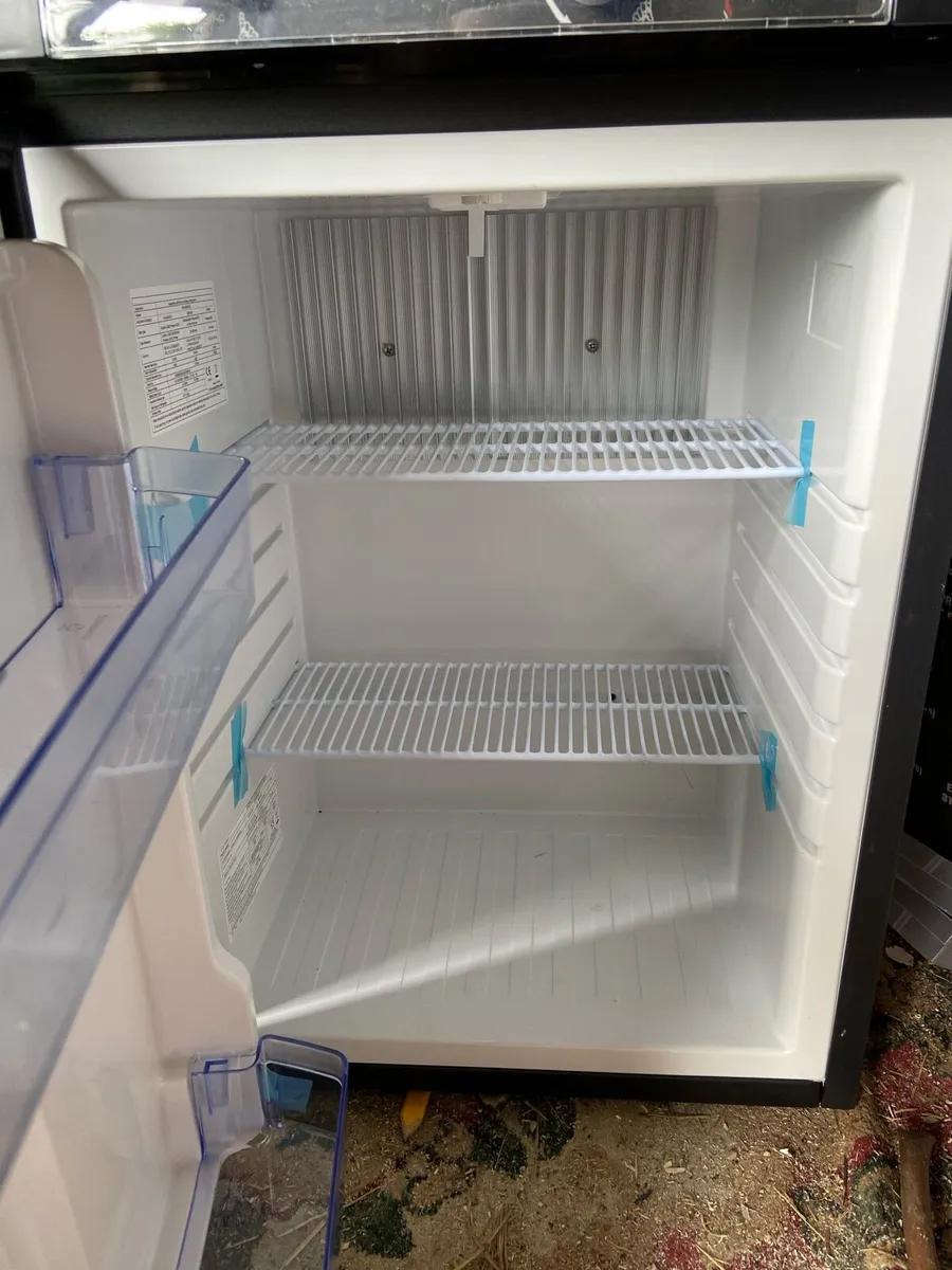 Smad 3 way fridge - Image 2