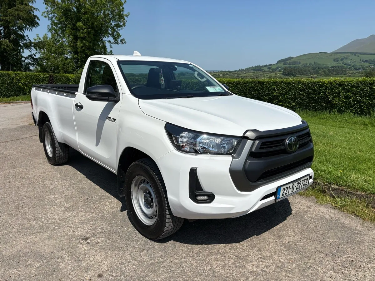 221 Toyota Hilux Single Cab Pick Up - Image 2