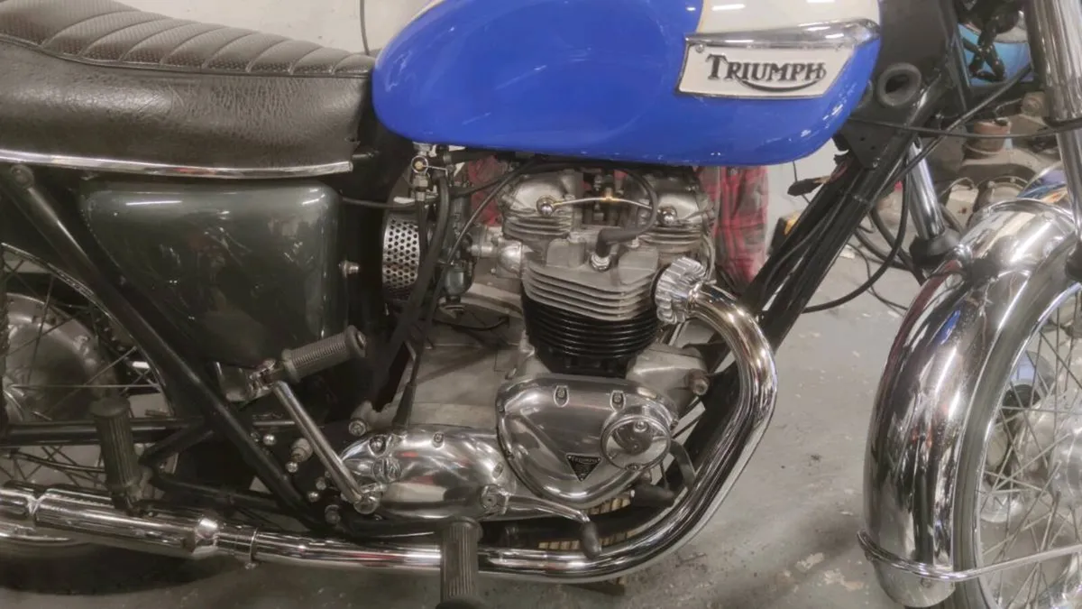 Triumph Tiger TR7VR 750 Oil  in frame - Image 1