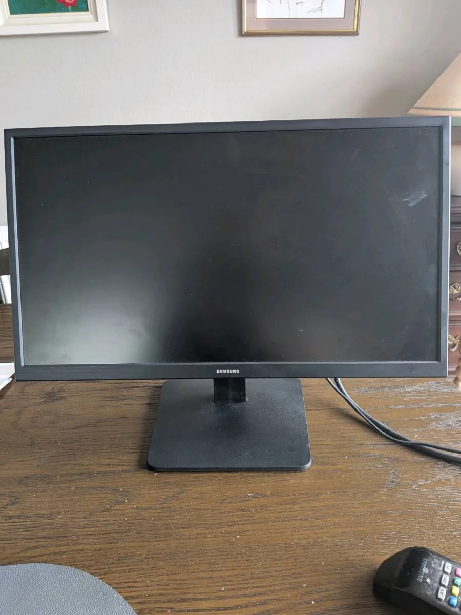 Computer monitor 22 Inch - Image 2