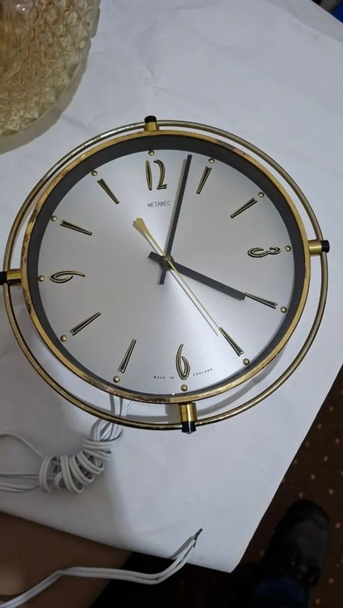 8 Inch Vintage Metamec Electric Wall Clock Made in England - Image 1