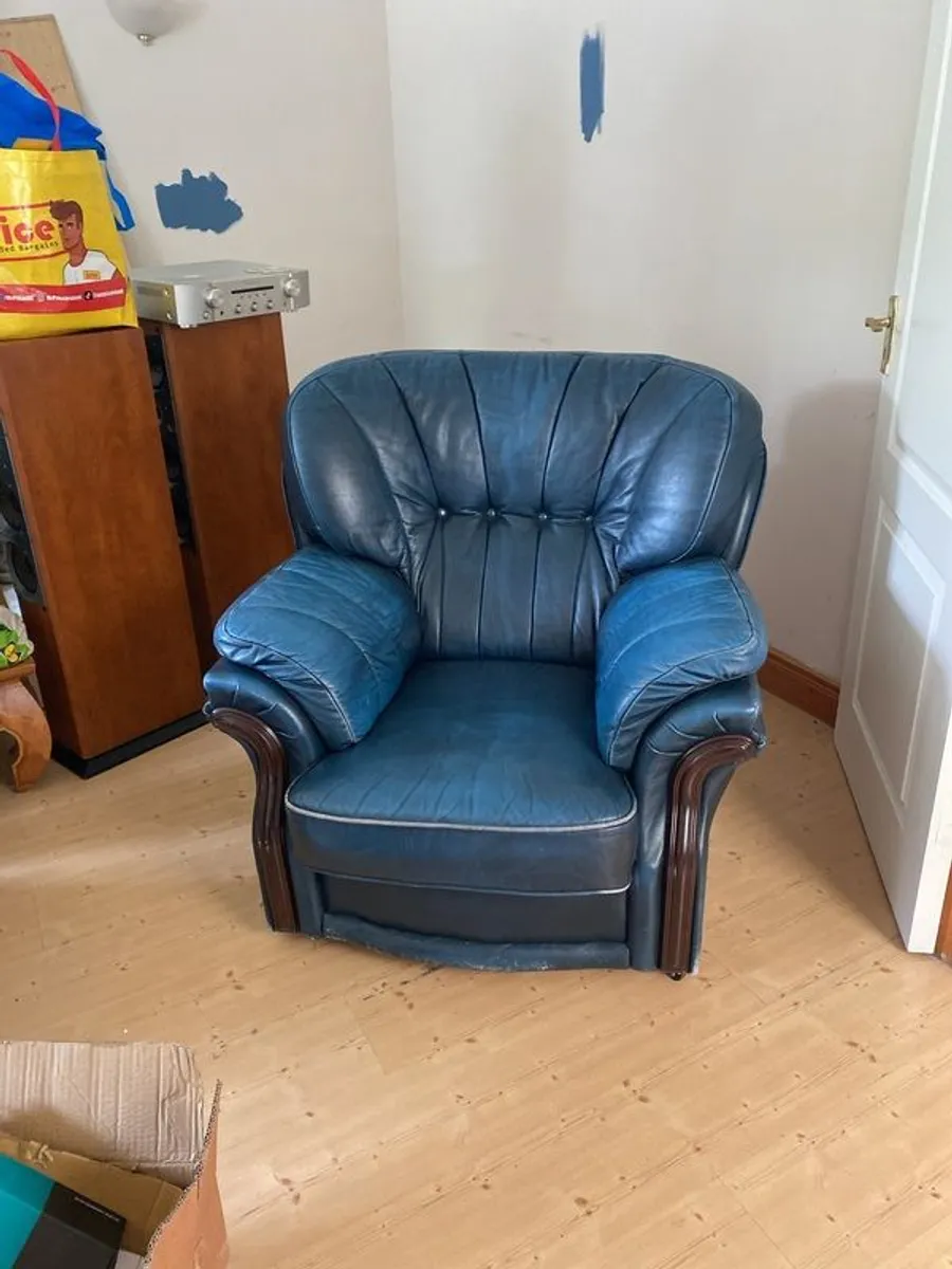 couch - Image 2
