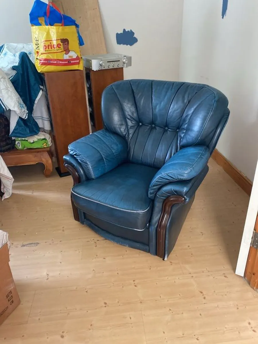 couch - Image 1