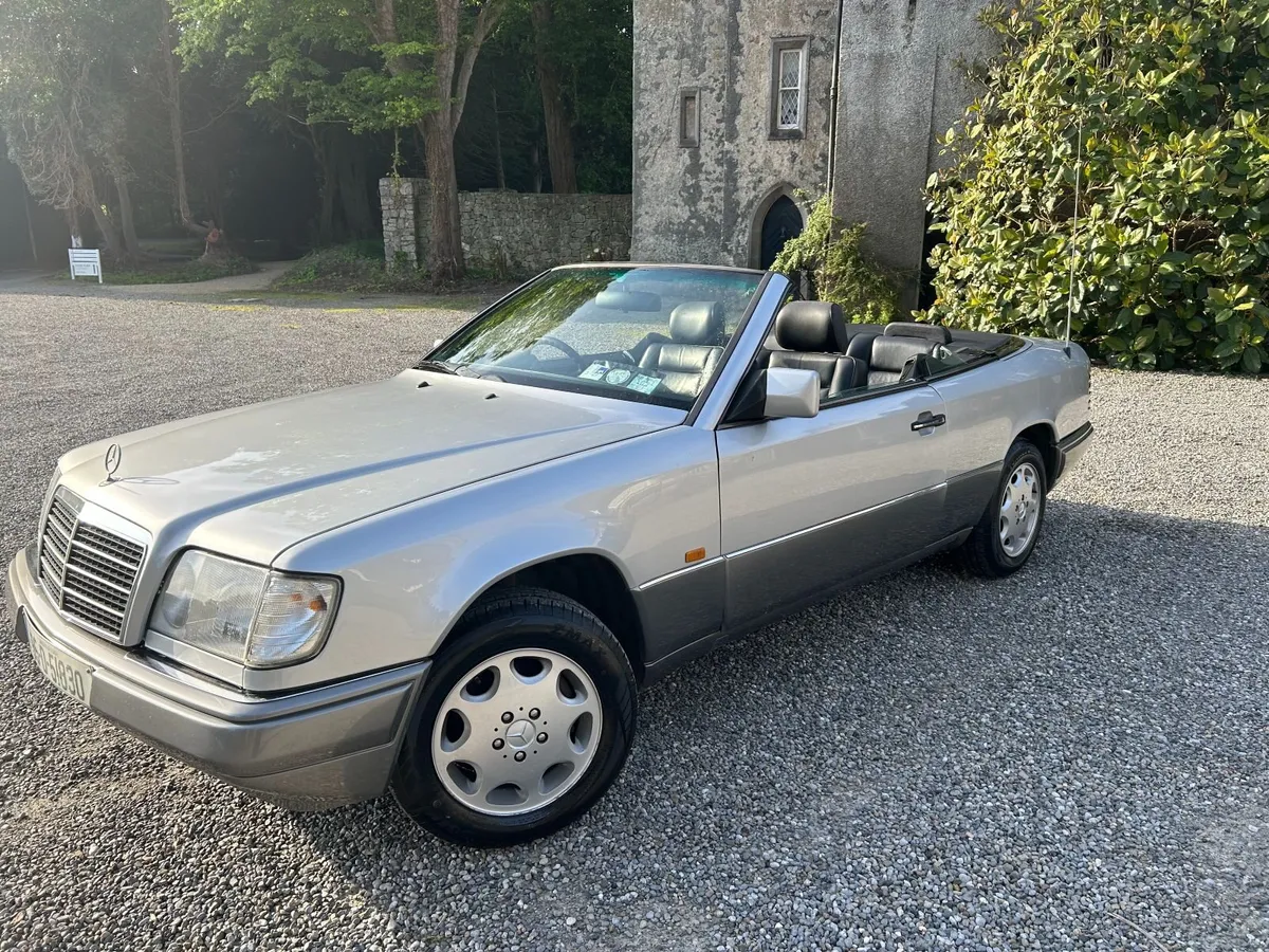 Mercedes-Benz  1995 E220 Cabriolet - Image 3