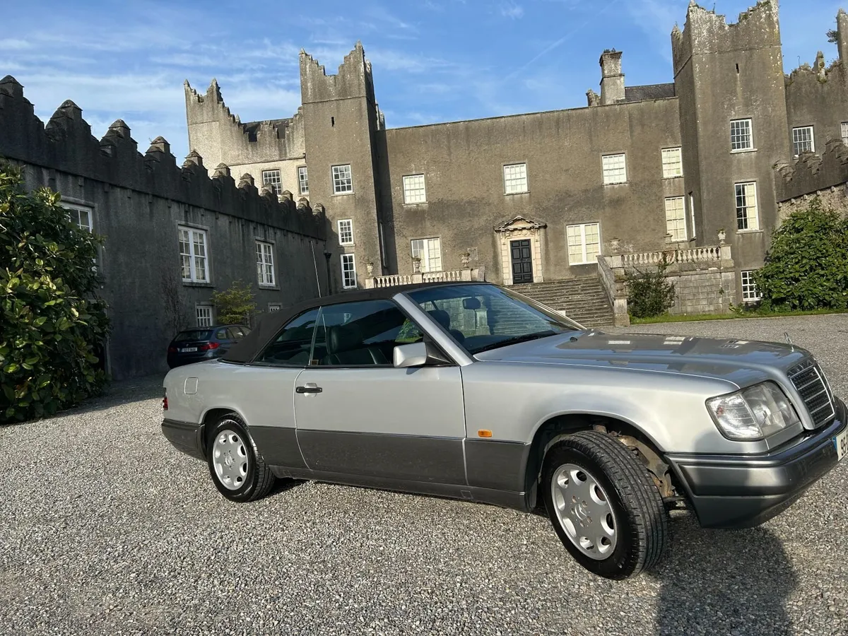 Mercedes-Benz  1995 E220 Cabriolet - Image 2