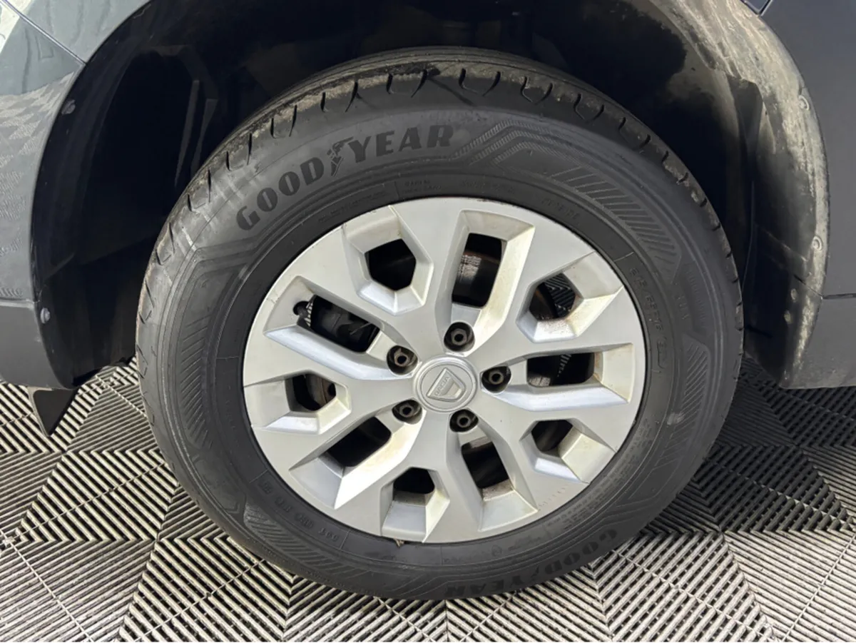 Dacia Duster COMFORT SMALL SERIES 5DR - Image 3