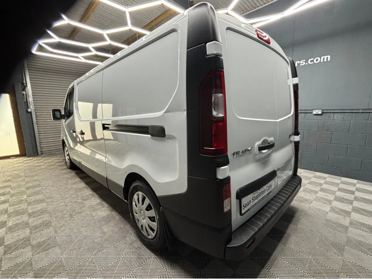 Renault Trafic LL30 ENERGY DCI 120 BUSINESS P - Image 2