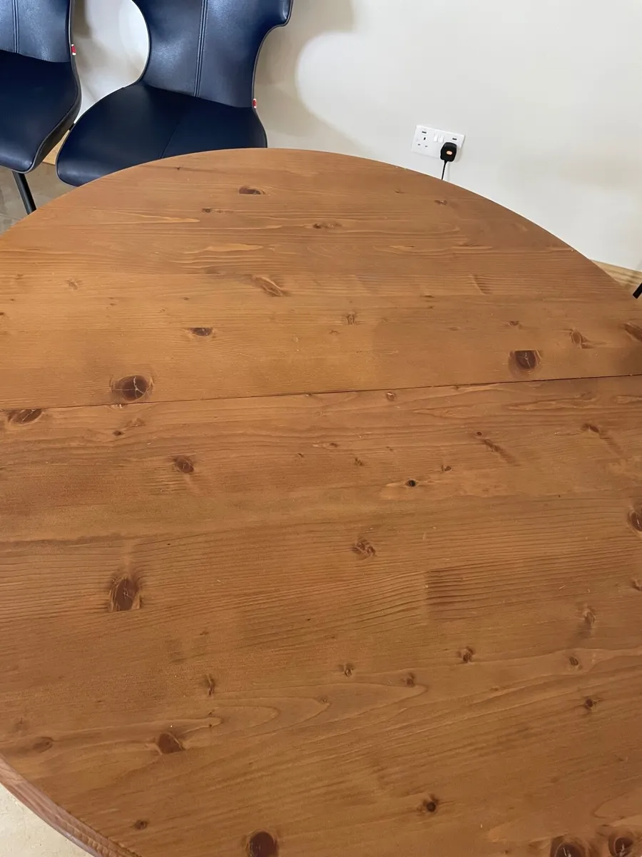 Kitchen oak round  table - Image 2