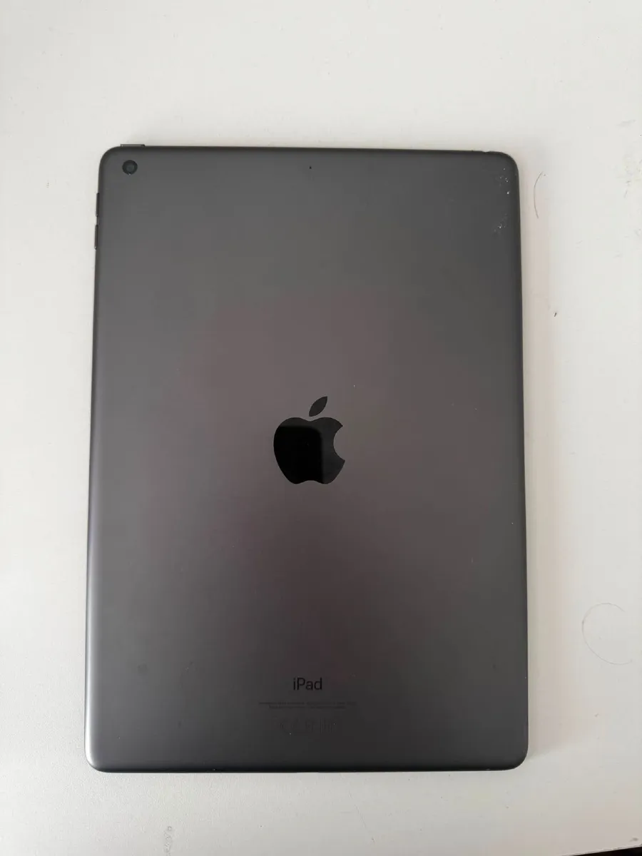 ipad 9 gen black -used great conditions - Image 1