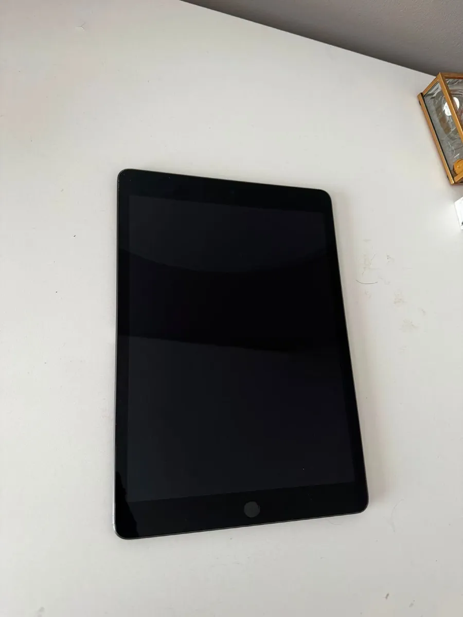 ipad 9 gen black -used great conditions - Image 2
