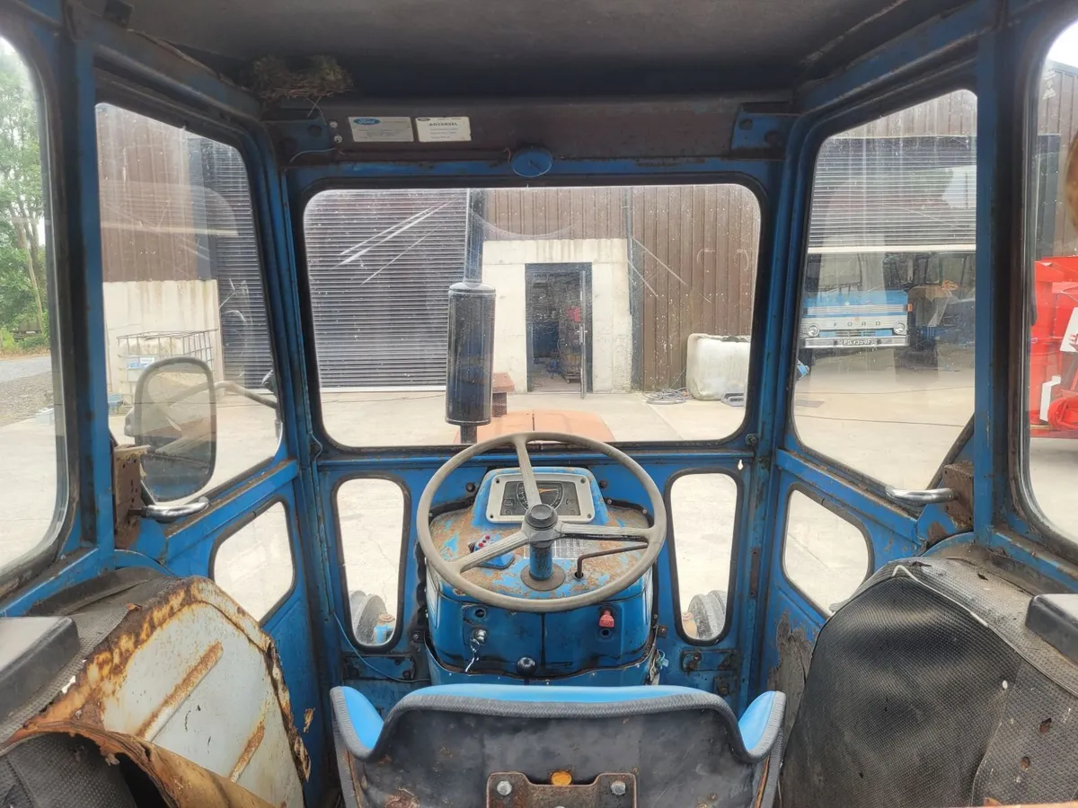Ford 4000 tractor - Image 2