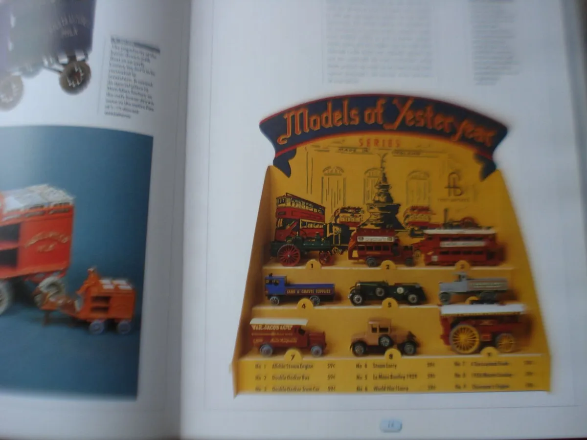 MATCHBOX TOYS A COLLECTORS GUIDE HARDCOVER BOOK. - Image 4