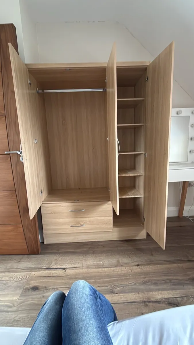 Wardrobe on hold - Image 2