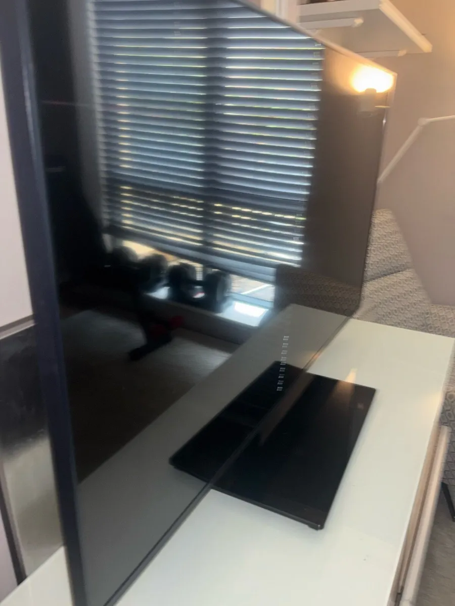 43’’ LG Smart 4K Television - Image 3