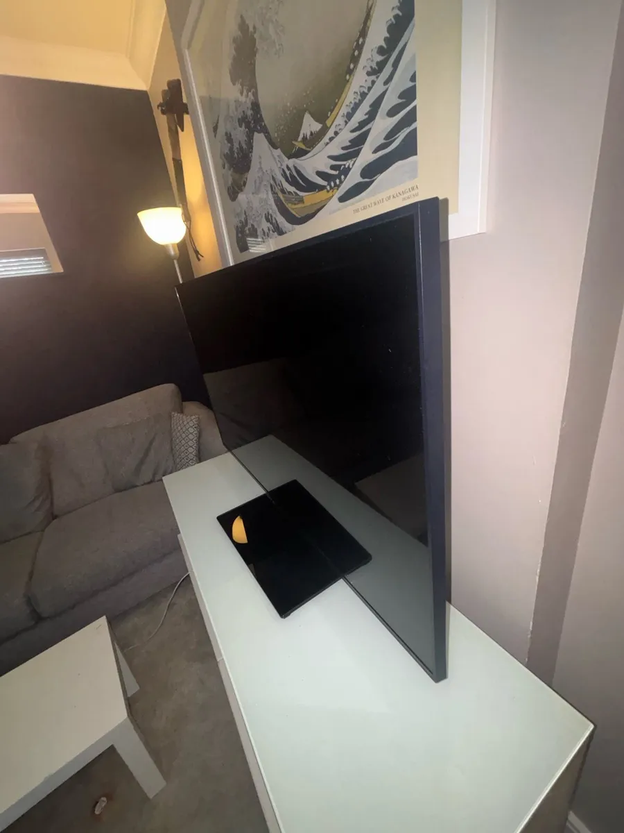 43’’ LG Smart 4K Television - Image 4