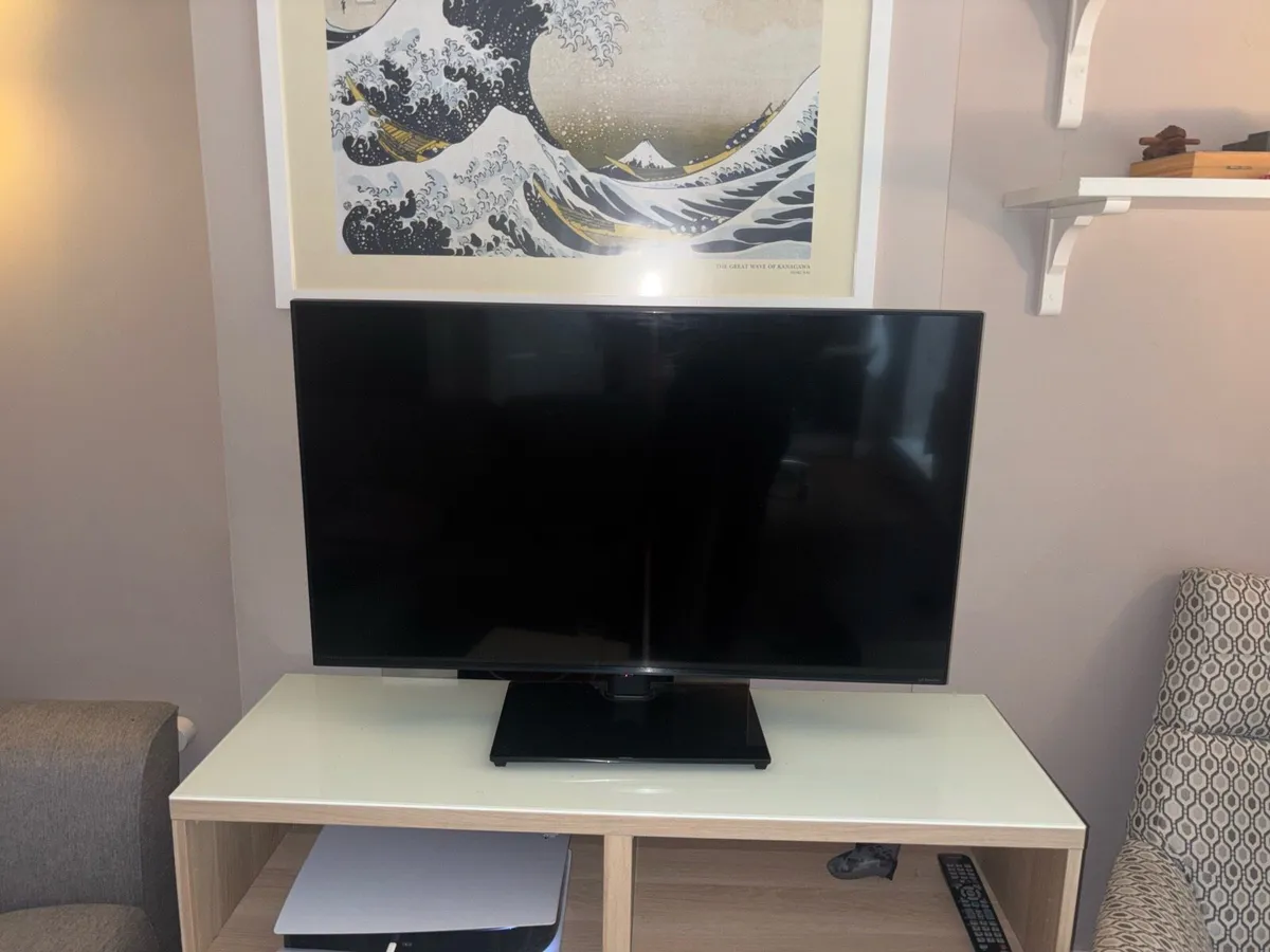 43’’ LG Smart 4K Television - Image 2