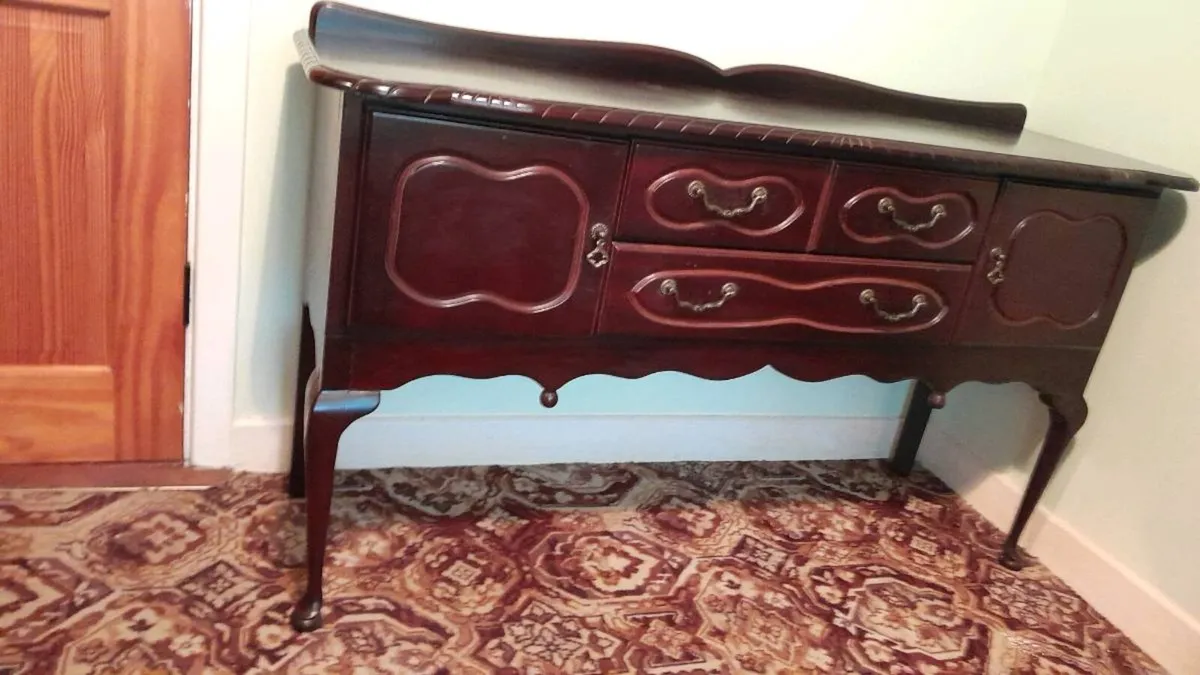 Vintage mahogany Sideboard  ,with queen Ann legs - Image 2