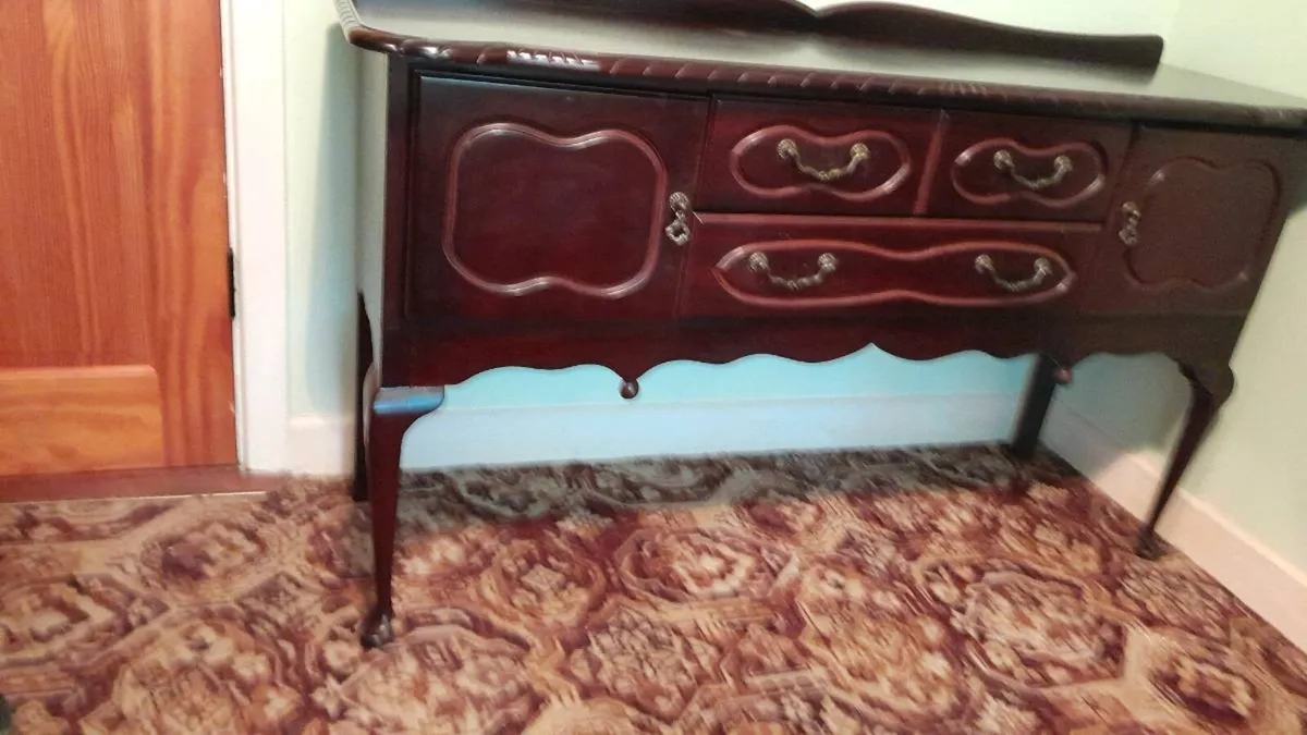Vintage mahogany Sideboard  ,with queen Ann legs - Image 4