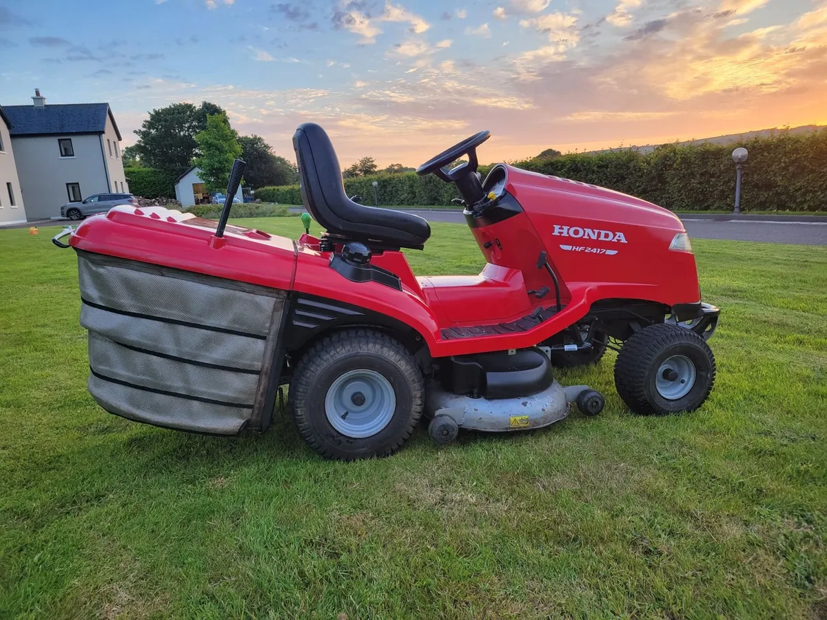Honda Lawn Tractor. Ride on mower. - Image 1