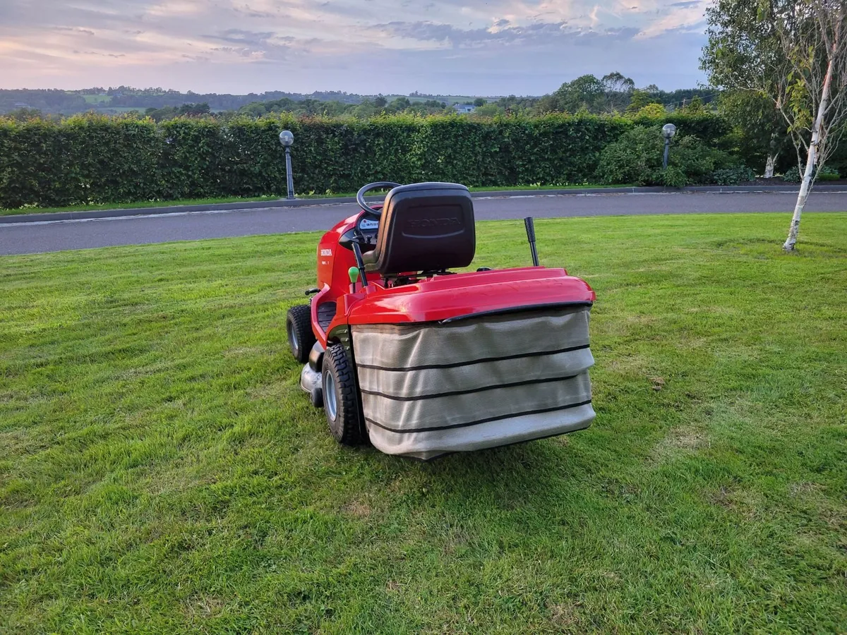 Honda Lawn Tractor. Ride on mower. - Image 4
