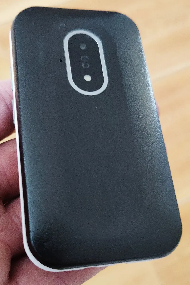 flip  phone - Image 1