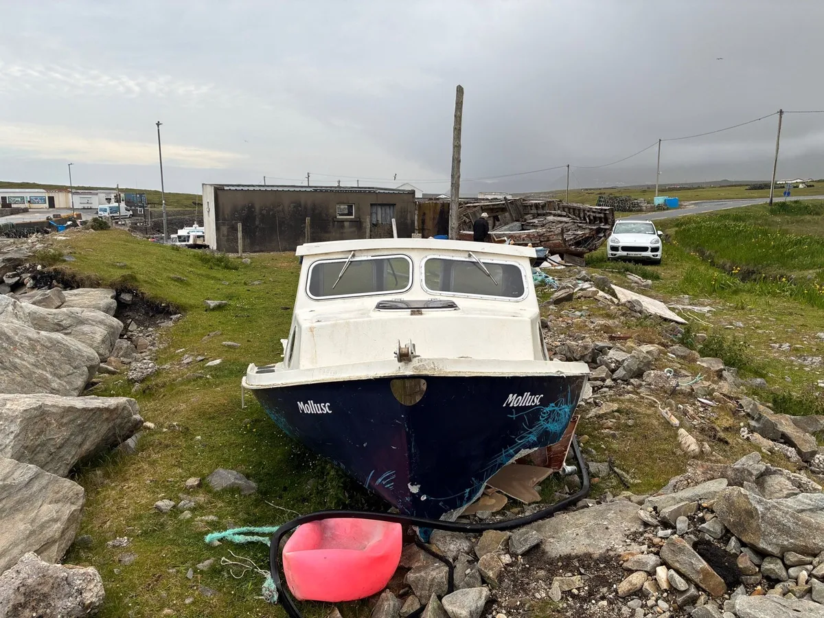Boat Cabin - Image 2