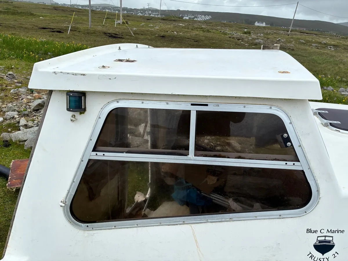 Boat Cabin - Image 4