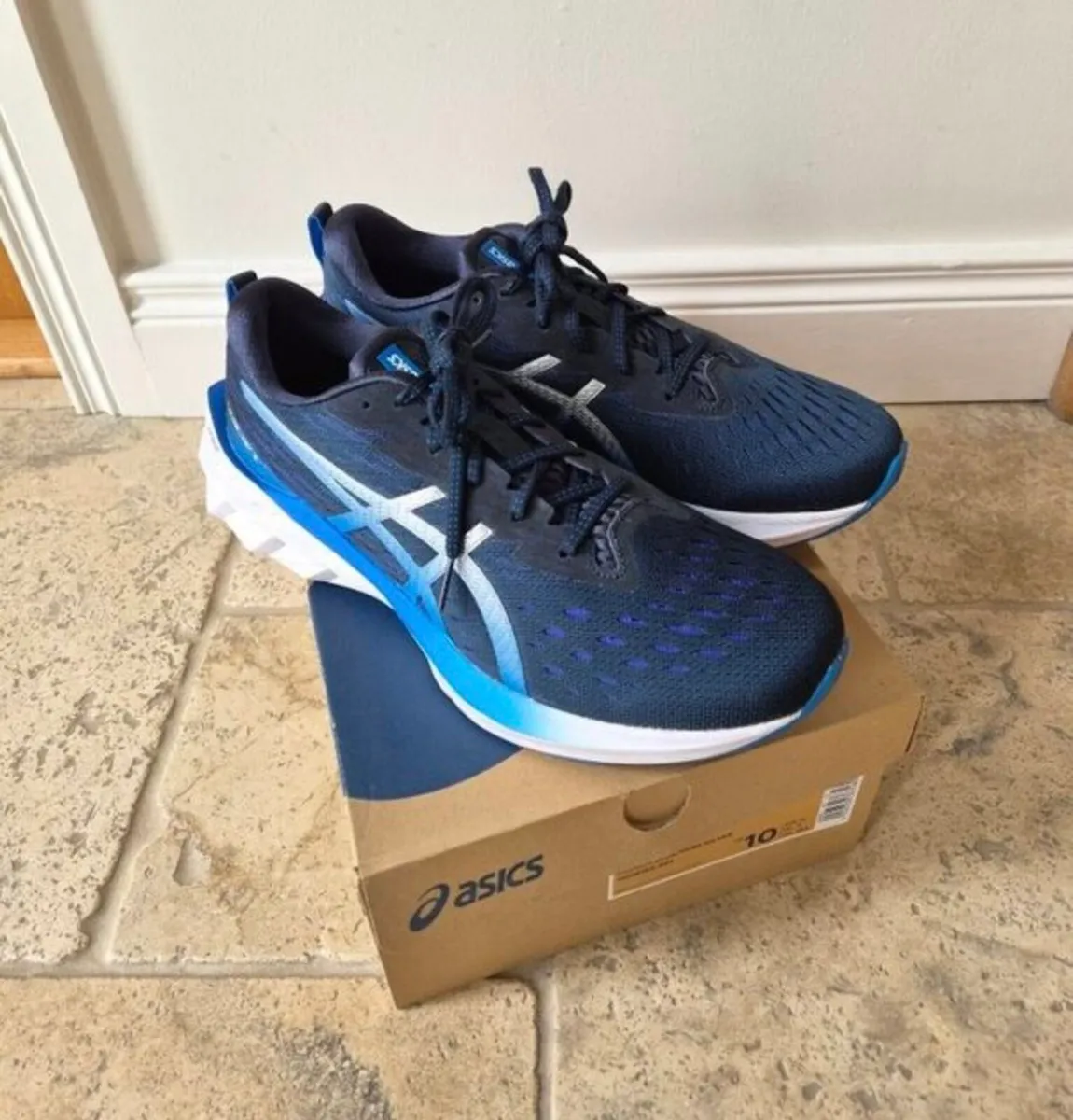 Mens novablast 2 asics runners (euro 44) - Image 1