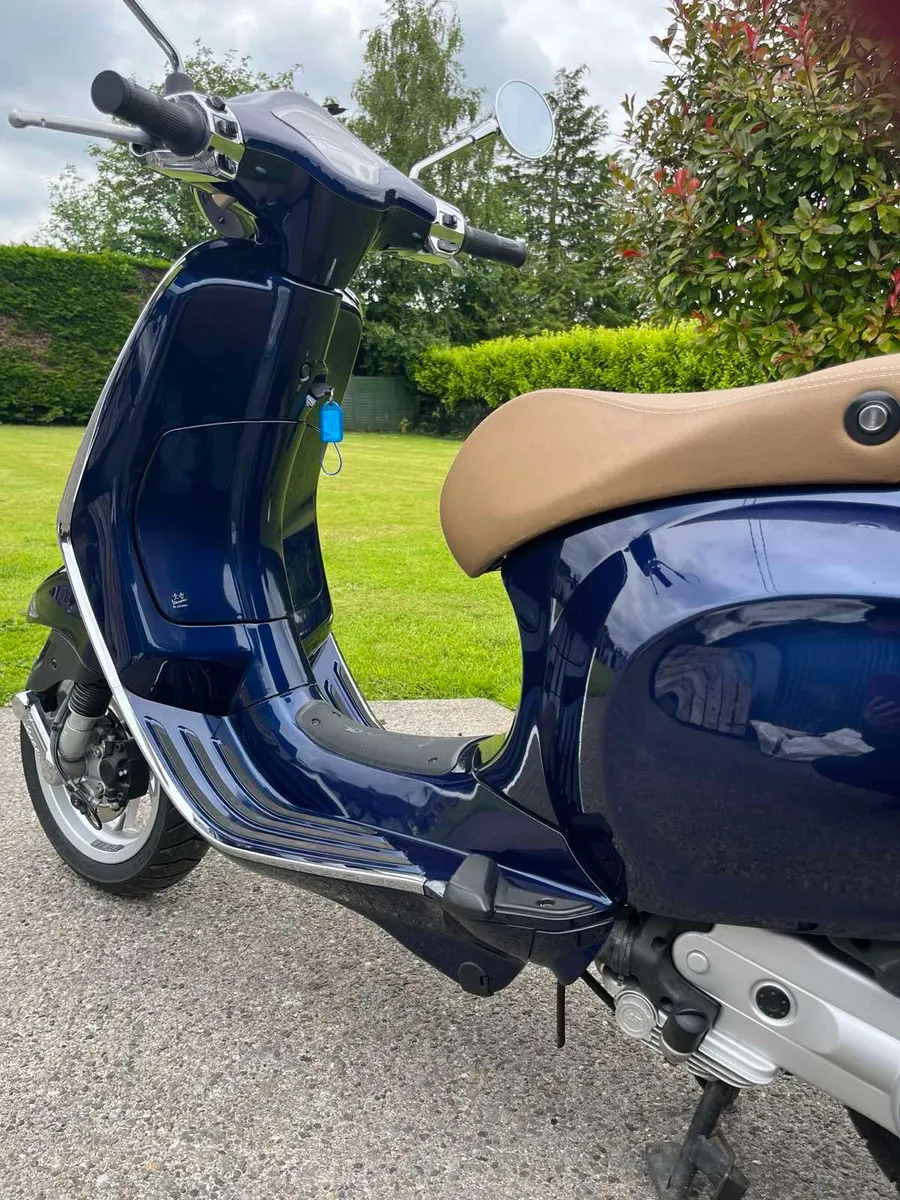 50CC Vespa 2021 - Image 1