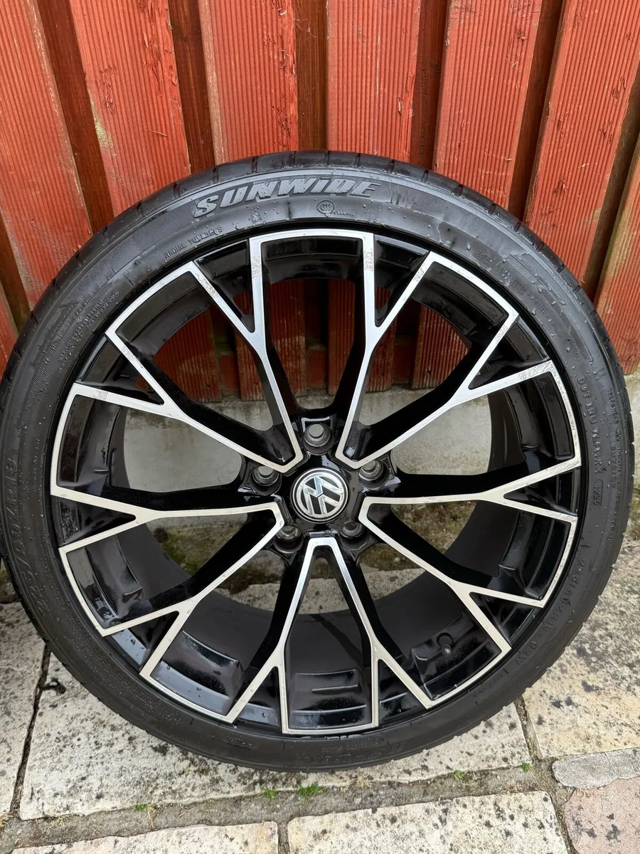 Volkswagen Golf MK8R alloys R18 - Image 4