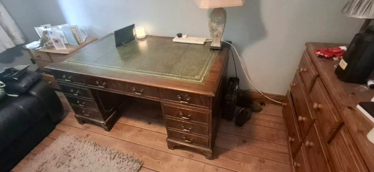 Captains desk - Image 1