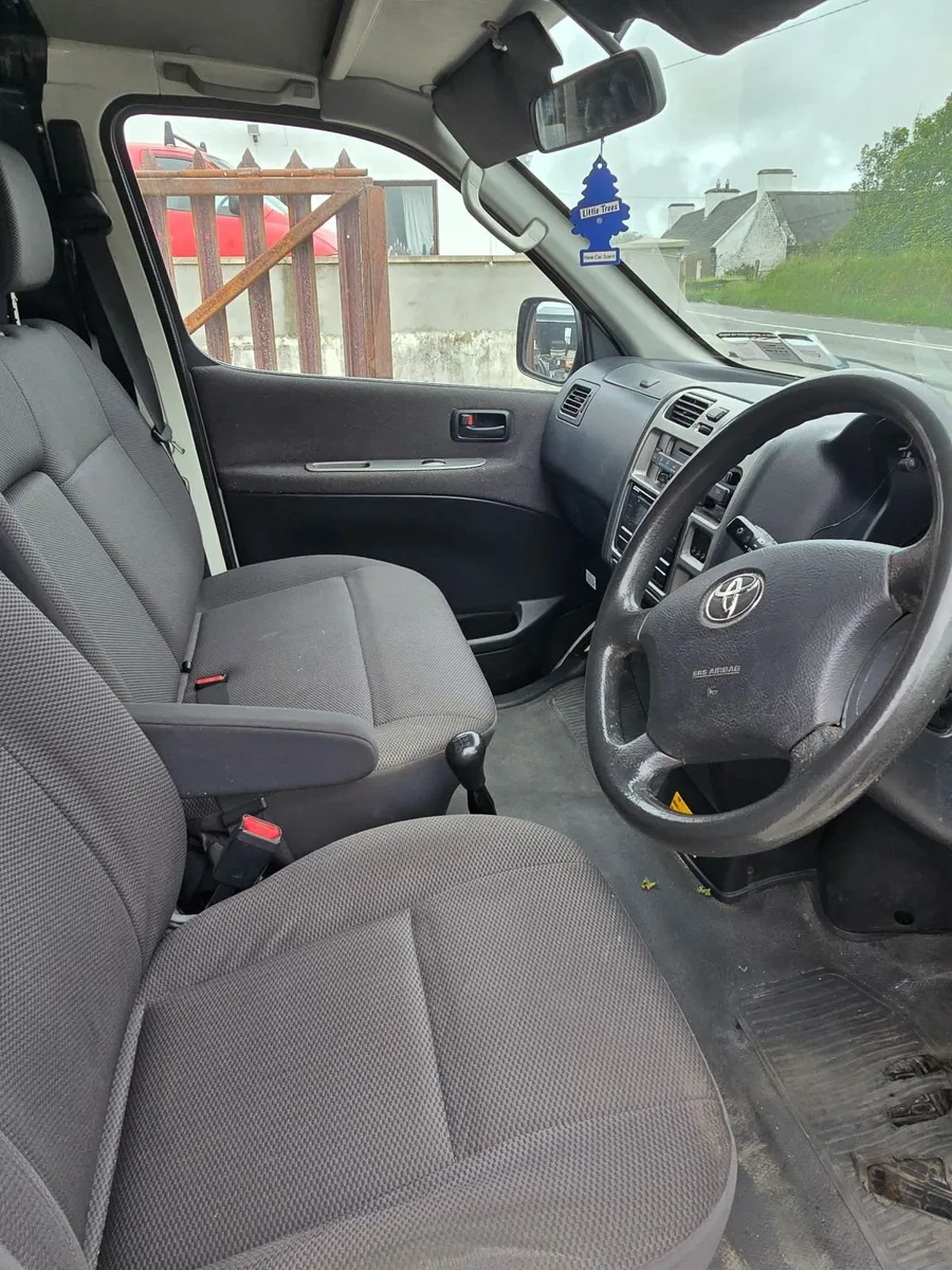 Toyota Hiace - Image 3