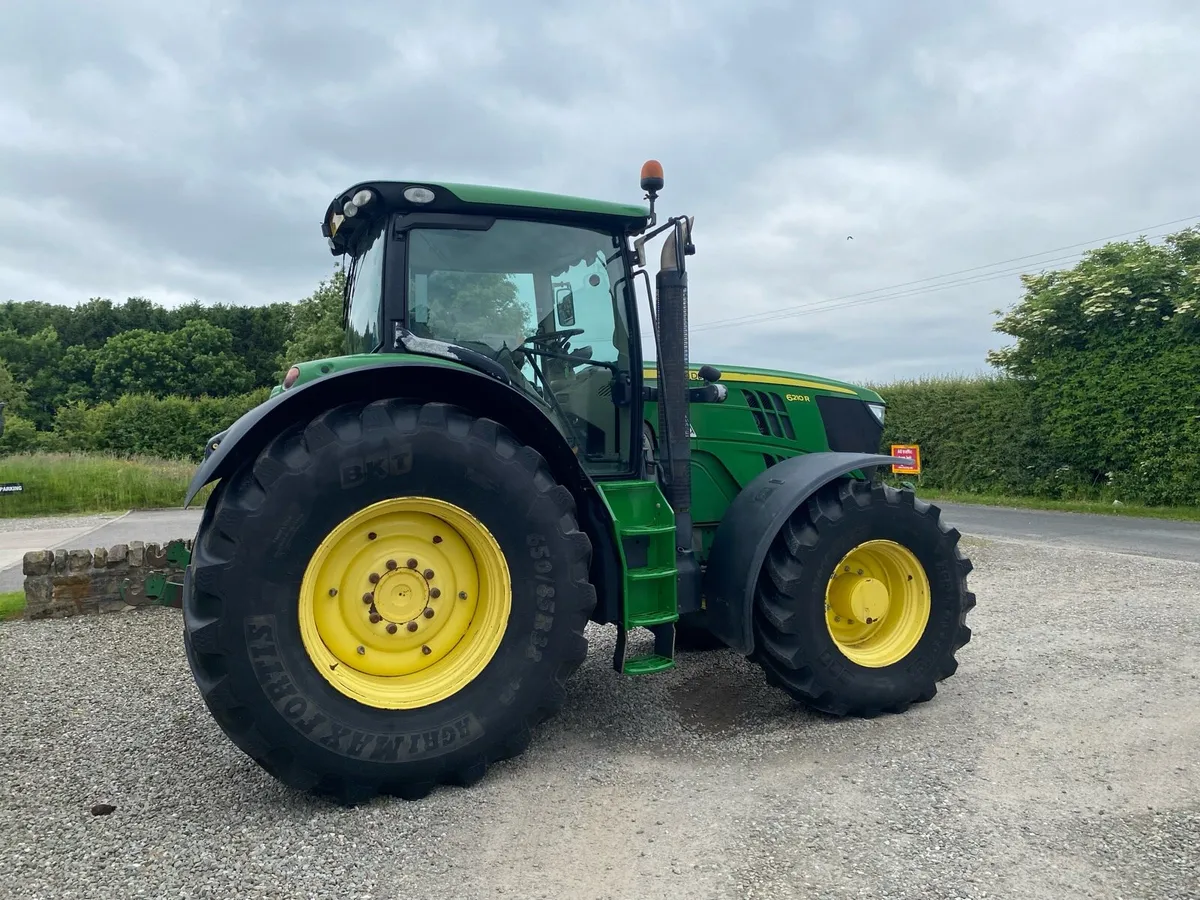 John Deere 6210R 2014 9224 hours - Image 2