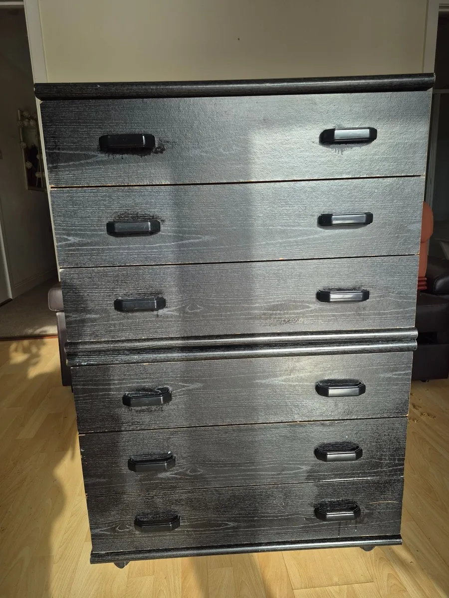 Black wood grain chest of 3/6 drawers - Image 1