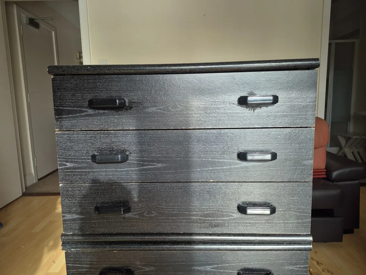 Black wood grain chest of 3/6 drawers - Image 2