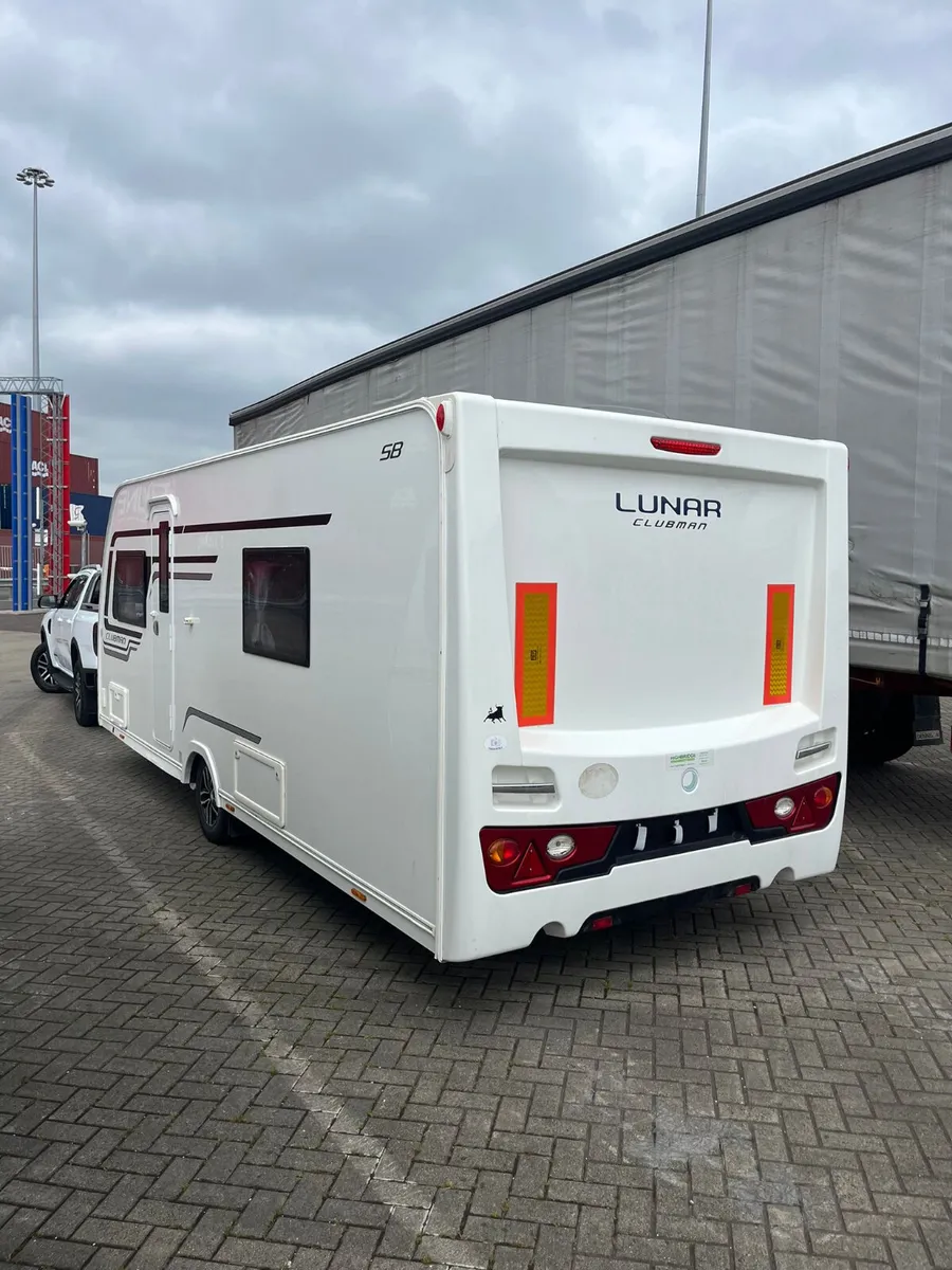2017 Lunar Clubman 4 Berth Twin Single Bed Caravan - Image 3