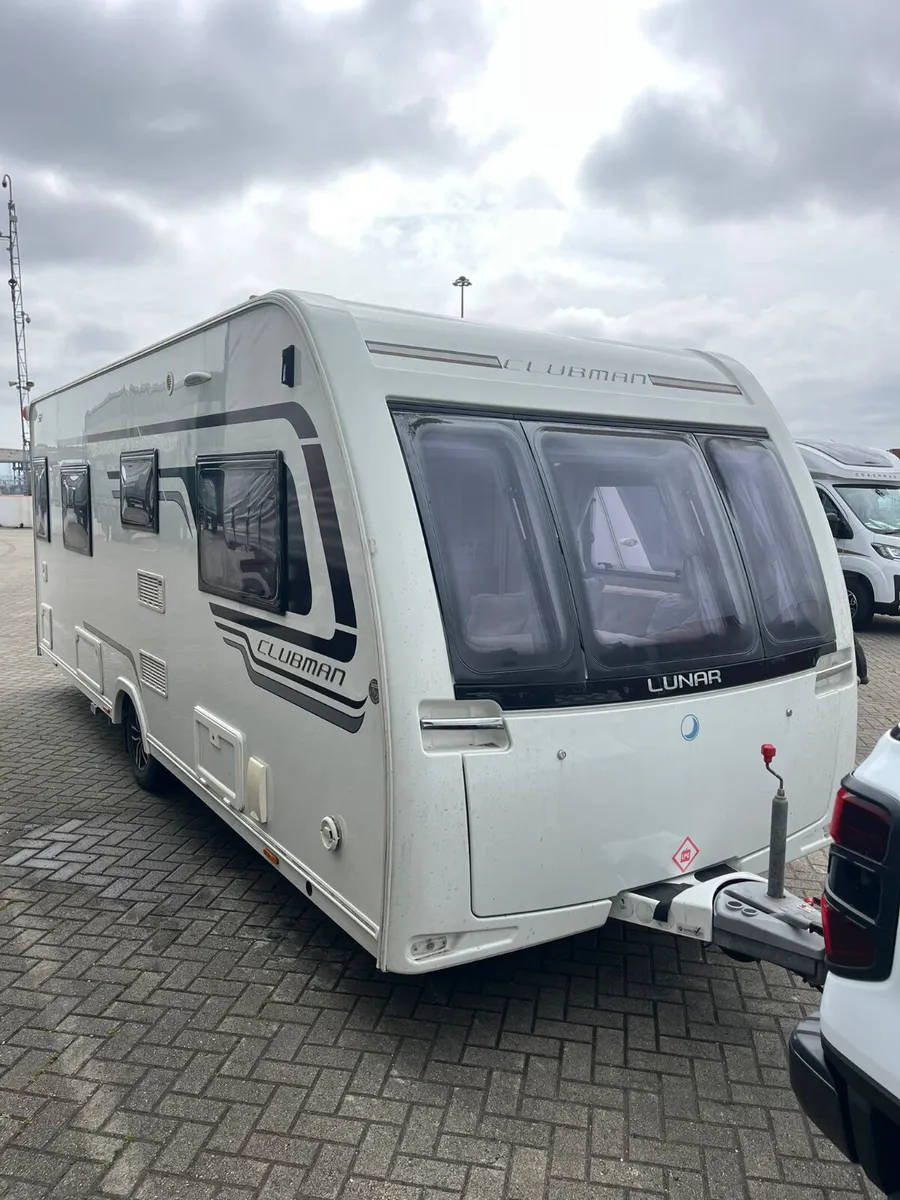 2017 Lunar Clubman 4 Berth Twin Single Bed Caravan - Image 2