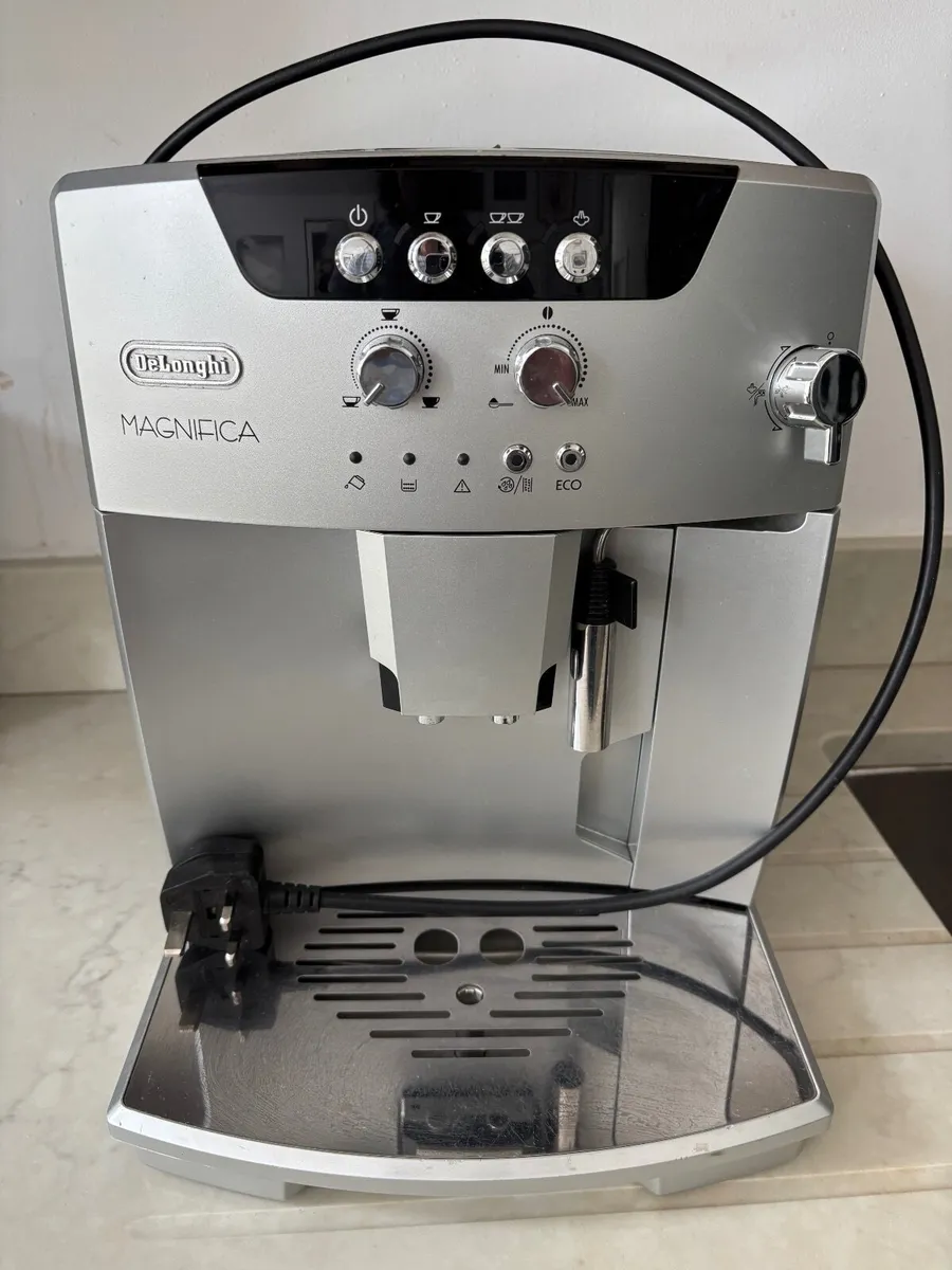 Excellent condition. De Longhi Magnifica