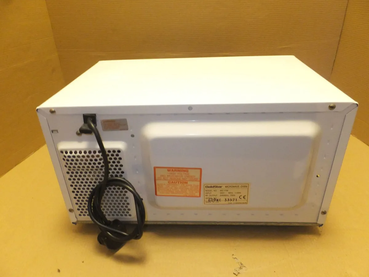 GoldStar Microwave - Image 3