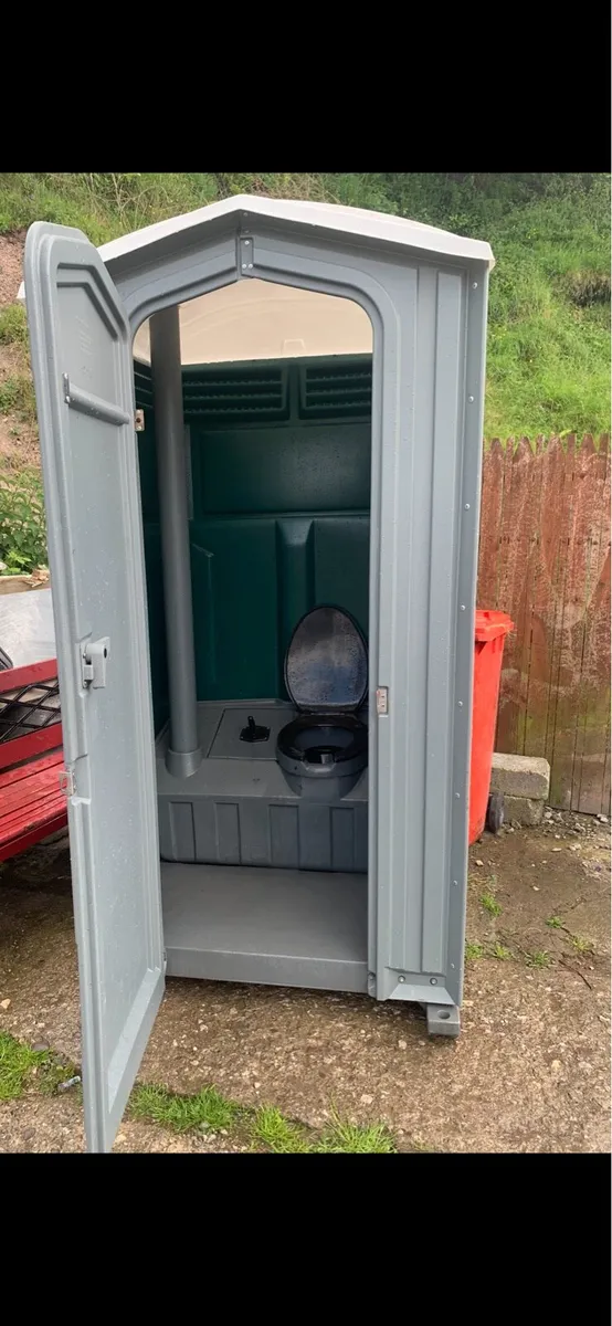 Portable toilet