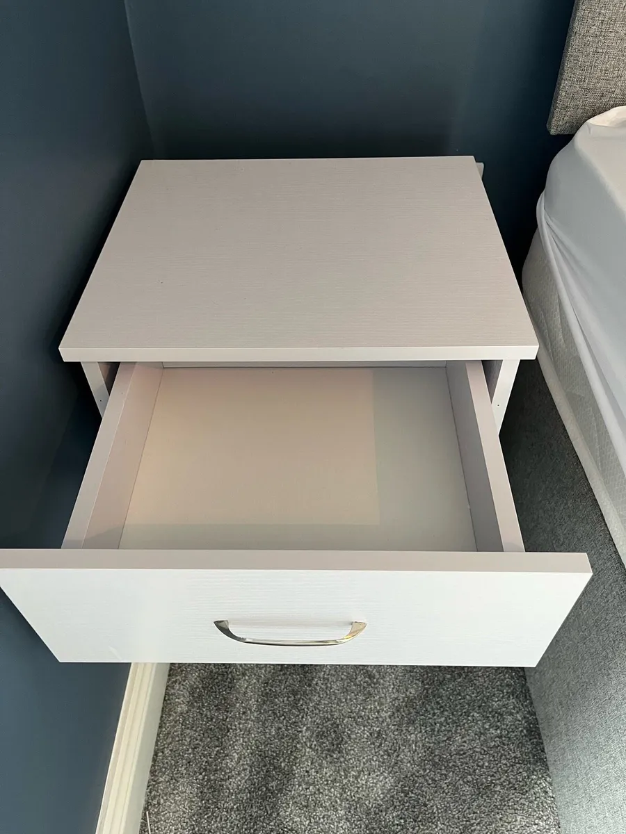 2 Bedside Lockers - Image 3