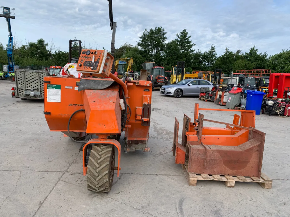 BID ONLINE NOW - MBW KERB MACHINE FOR AUCTION - Image 3