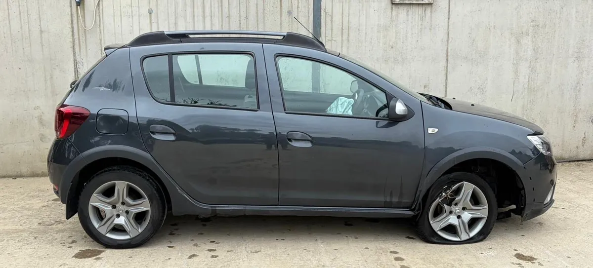 2019 Dacia stepway for parts - Image 2