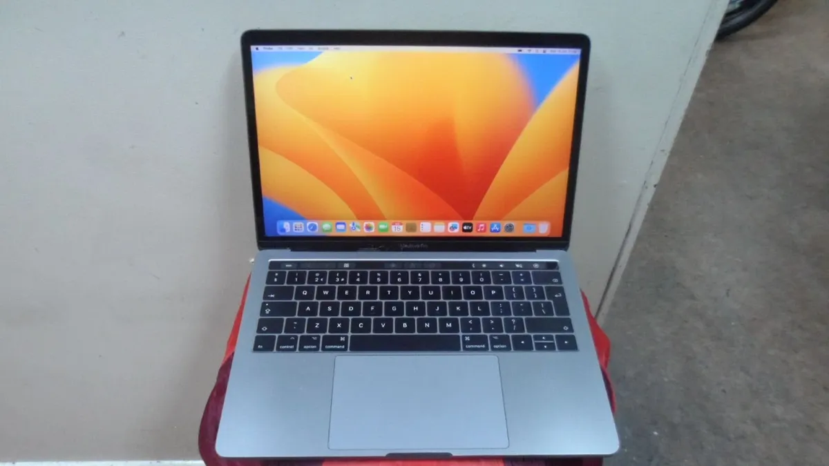 MacBook Pro (13inch 2017) - Image 2